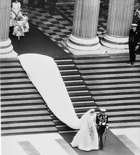 Princess Diana's wedding dress designed by David and Elizabeth Emanuel with a 25 foot wedding dress train. (I am still left speechless!) Princess Diana Wedding Dress, Charles And Diana Wedding, Diana Wedding Dress, Lady Sarah Chatto, Princess Diana Wedding, Prinz Charles, Diana Wedding, Charles And Diana, Estilo Real