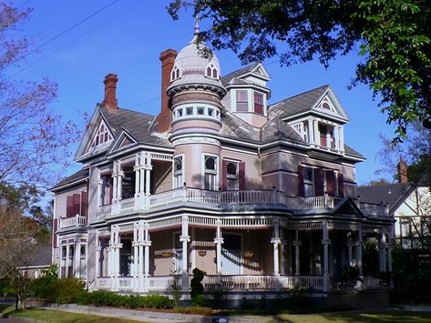 7_magical_vintage_mansions19 7_magical_vintage_mansions19 Abandoned Homes, Old Mansions, Victorian Porch, Old Victorian Homes, Victorian Style House, Victorian Mansion, Victorian Style Homes, Magic House, Mobile Alabama