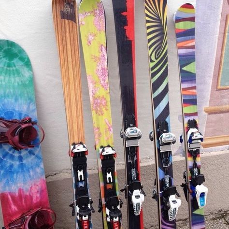 Handmade Ski ⛷🎨 🧑‍🎨 @freakon_hamburg _ Simplify your craft project with Surfpaints! 🖊 No more struggling with paint and materials. Check link on our bio and get 10% off! #Surfpaints #SurfpaintsForEverySurface #MakeItYourOwn #Arts #Artwork #AcrylicPens #AcrylicPaintPens #AcrylicPainting #HobbyLobby #DIYCrafts #Creativity #CustomSki #SkiArt #SkiDesign #DYISki Painted Snowboard Diy, Ski Art, Acrylic Paint Pens, Ski Gear, Skis, Hobby Lobby, No More, Skiing, Craft Projects