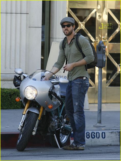 Ryan Reynolds Ryan Reynolds Style, Ducati Classic, Pretty Celebs, Old Man Fashion, Ducati Sport Classic, Guy Fashion, Bike Photoshoot, Dream Machine, Tv Movies