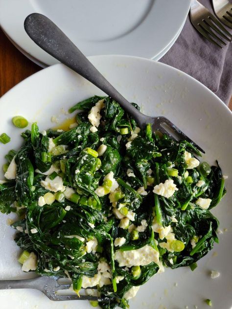 Spinach Salad With Feta, Spinach Feta Salad, Warm Spinach Salad, Simple Spinach Salad, Warm Salad Recipes, Diet Dinner Recipes, Spinach Salad Recipes, Salad With Feta, Crunchy Salad