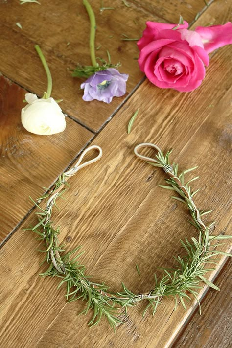 How To Make A Flower Headpiece, Flower Crowns For Kids, Crowns Fairy, Make Flower Crown, Diy Flower Crown Tutorial, Make A Flower Crown, Simple Flower Crown, Flower Crown Tutorial, Flower Head Piece