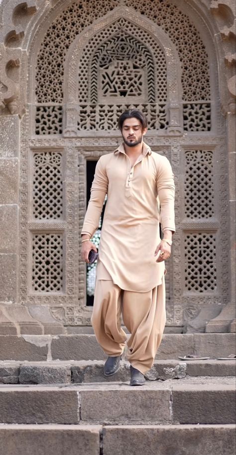 Mens Pathani Kurta Style, Pathani For Men Wedding, Patani Kurta Men, Pathani Suit For Men, Pathani Kurta Pajama, Mens Pathani, Pathani For Men, Office Finds, Haldi Photoshoot