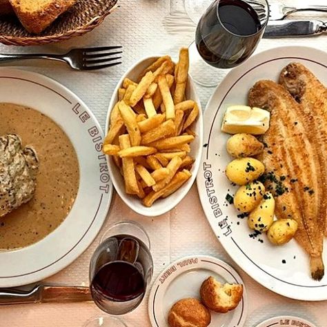 Paris Dinner, Paris Bistro, Dinner In Paris, Restaurants In Paris, Classic French Dishes, Bistro Food, Paris Food, French Dishes, French Restaurants