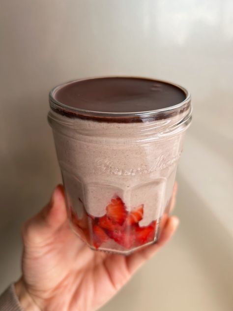 Blended Strawberry Oats (With a Chocolate Shell!) Blended Strawberry Oats With Chocolate Shell, Blended Oats Overnight, Blended Oats Recipe, Blended Overnight Oats, Strawberry Oats, Blended Oats, Breakfast Nutrition, Strawberry Overnight Oats, Oat Recipes Healthy