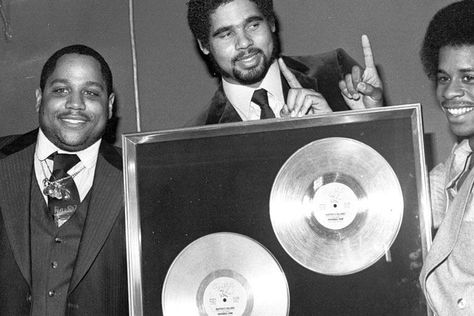 On This Day: Sugarhill Gang released the first Top 40 rap radio hit ‘Rapper’s Delight’ - WTOP News Hip Hop, African American History, American History, Sugarhill Gang, The Sugarhill Gang, Famous Black, Black People, Music Record, Share It