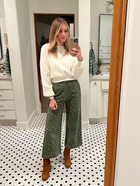 Ankle Pants Winter Outfit, Green Wide Leg Pants Outfit Winter, Green Suede Pants Outfit, Green Suede Boots Outfit, Green Pants Work Outfits Women, Green Ankle Boots Outfit, Tan Boots Outfit Ankle Winter, Green Booties Outfit, Booties Work Outfit