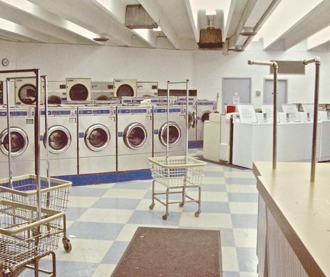 Vintage Laundromat, Laundromat Aesthetic, My Beautiful Laundrette, Laundromat Business, Laundy Room, Coin Laundry, Our Father Who Art In Heaven, Retro Interior Design, Laundry Mat