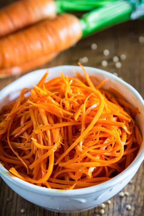 Shredded Carrot Salad, Strawberry Pecan Salad, Chard Recipes Healthy, Carrots Salad, Perfect Salad Recipe, Salad Strawberry, Veg Salads, Low Calorie Salad, Asian Chicken Salad