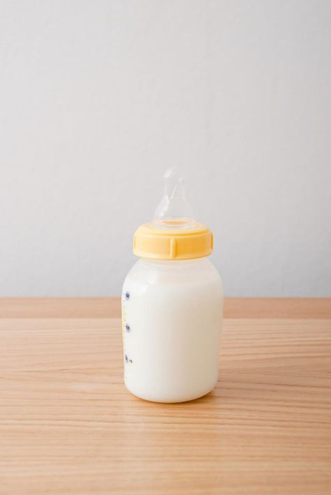 How Long Can Breast Milk Stay Out At Room Temperature? Milk Storage Guidelines, Finding Nemo Baby, Breast Milk Storage Guidelines, Breast Milk Storage, Space Saving Bedroom, Milk Storage, Baby Mine, Breastmilk Storage, Baby Necessities