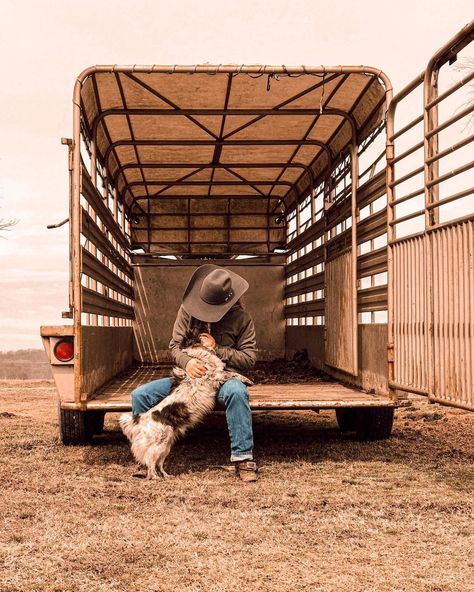 Cowboy Praying, Western Photos, Ranch Photography, Ranch Living, Country Photos, Cowboy Photography, Horse Markings, Country Photography, Western Photo