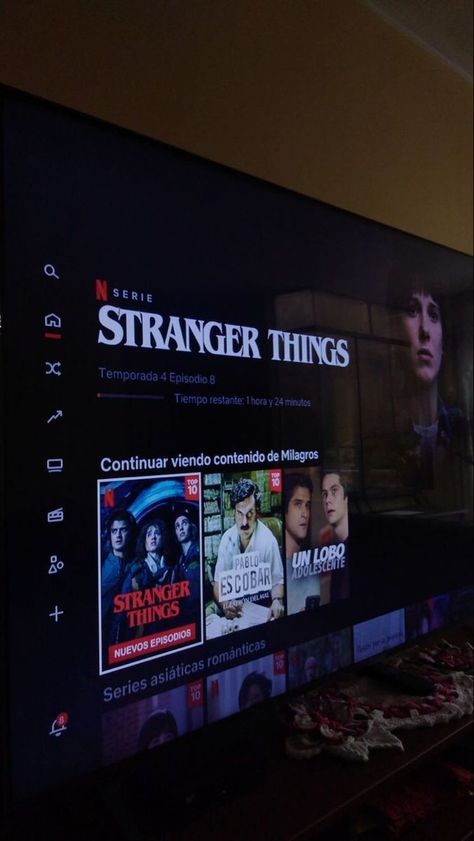 Tv Astethic, Watching Tv Snap, Netflix On Tv, Cinema At Home, Movie Night Photography, Demogorgon Stranger Things, Netflix Time, Apk Premium, Gentleman Aesthetic