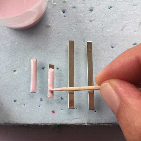 Make These Bar Earrings with Colorized Resin & Pearl Ex Powder - Tutorial - Nunn Design How To Make Resin Jewelry, Resin Jewelry Tutorial, Jewellery Techniques, Pearl Ex, Resin Pearl, Found Object Jewelry, Concrete Jewelry, Wax Carving, Resin Jewelry Making