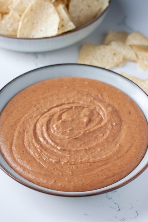 Restaurant Style Bean Dip, Restaurant Style Refried Beans, Mexican Bean Dip, Superbowl Party Appetizers, Refried Bean Dip, Refried Bean, Bean Dip Recipes, Cheesy Mac And Cheese, Homemade Fajita Seasoning