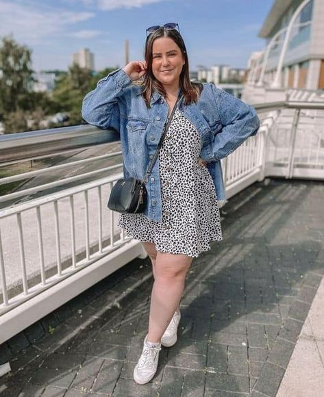 28 Simple Summer Outfit Ideas with Sneakers » Lady Decluttered Plus Size Casual Dresses With Sneakers, Plus Size Paris Outfits Summer, Paris Summer Outfits Plus Size, Paris Outfits Plus Size, Moda Midsize, Outfit Ideas With Sneakers, Paris Summer Outfits, Paris Outfit Ideas, Lady Decluttered