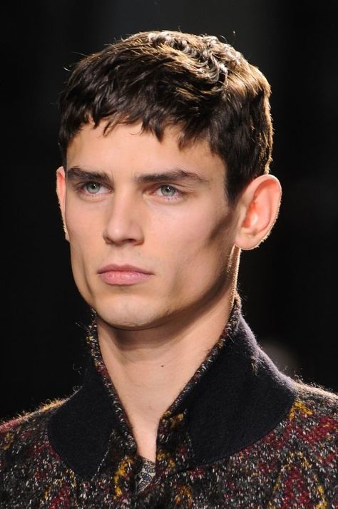 Arthur Gosse Hairstyles 15, Roman Hair, Arthur Gosse, Faces Reference, Caesar Haircut, Iconic Hairstyles, Character Faces, Crop Haircut, Grunge Chic