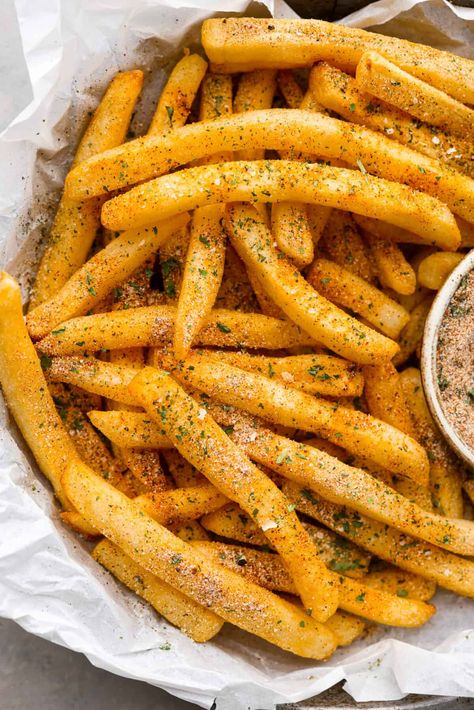 French Fry Seasoning French Fry Seasoning Recipe, Seasoned French Fries Recipe, Fry Seasoning Recipe, Fry Bar, Masala Chips, Fry Seasoning, Make French Fries, French Fry Seasoning, Burger Sauces Recipe