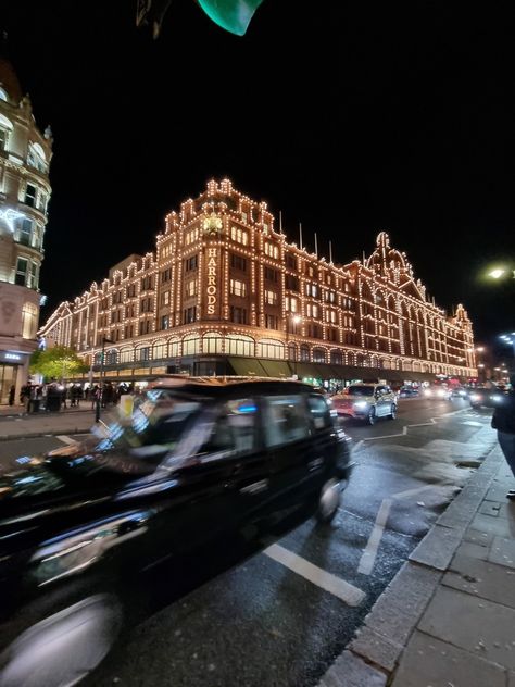 Social media, luxury, Harrods, high fashion, Knightsbridge, night time, dark, lights, London Dark Luxury Aesthetic, London Knightsbridge, Package Branding, Dark Luxury, Knightsbridge London, London Aesthetic, Luxury Aesthetic, London Life, Night Time