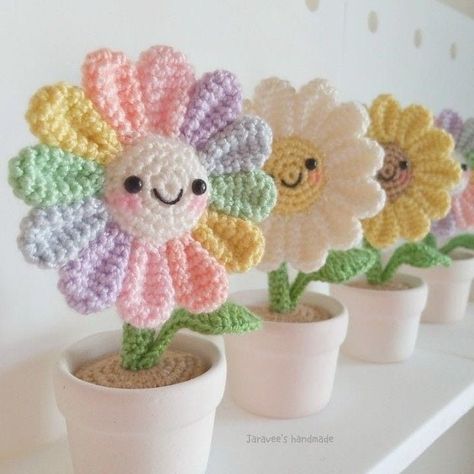 Amigurumi Flower, Flower Outfit, Crochet Flowers Free Pattern, Crochet Bouquet, Crocheted Flowers, Crochet Business, Crochet Plant, Kawaii Crochet, Pola Sulam