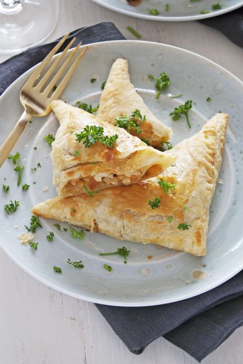 flaky shrimp puff pastry with creamy curry sauce. Shrimp Puff Pastry, Pastry Puff Recipes, Shrimp Puffs, Puff Recipes, Creamy Curry Sauce, Puff Pastry Pockets, Pastry Puff, Creamy Curry, Recipe Shrimp