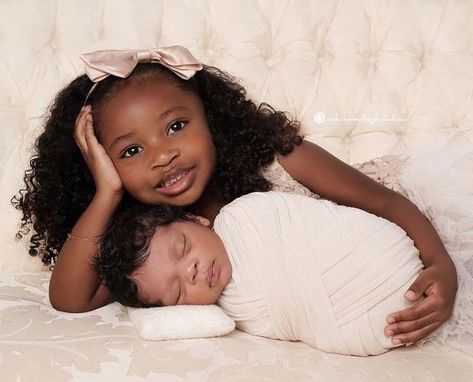 Sibling Photography Newborn, Mommy Daughter Photoshoot, Sibling Pictures, Cute Pregnancy Pictures, Black Motherhood, Foto Newborn, Maternity Photography Poses Pregnancy Pics, Sibling Photography, Second Semester