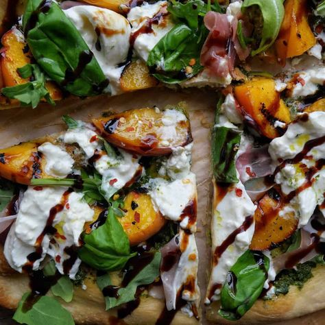 Summer Flatbread Recipes, Peach Flatbread Recipes, Burrata Flatbread Recipes, Flatbread Burrata, Peach Burrata Flatbread, Summer Flatbread, Peach Flatbread, Peach Burrata Prosciutto, Peaches Prosciutto