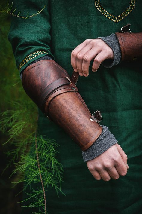 Medieval Gauntlet, Viking Cosplay, Leather Gauntlet, Leather Bracers, Cosplay Armor, Arm Guard, Leather Armor, Halloween Costume Accessories, Arm Armor