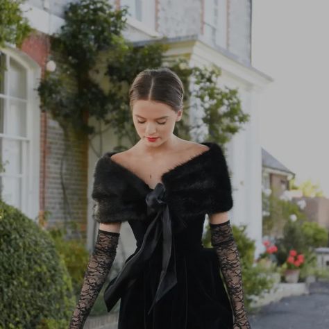 Black Dress With Gloves, Great Gatsby Outfit, Gloves Outfit, Dress And Gloves, Fur Outfit, Faux Fur Shrug, Black Fur Coat, Dress With Gloves, Fur Shrug