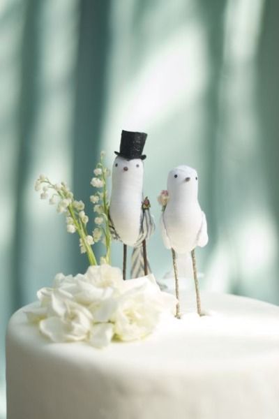 Wedding Cake Toppers - Sweet and elegant bird cake toppers #Wedding #Cake #Topper #Bridal Bridal Cake Topper, Bird Cake Topper Wedding, Wedding Cake Birds, Bird Cake Toppers, Love Birds Wedding, Bird Cakes, Bird Wedding, Unique Wedding Cakes, Wedding Topper