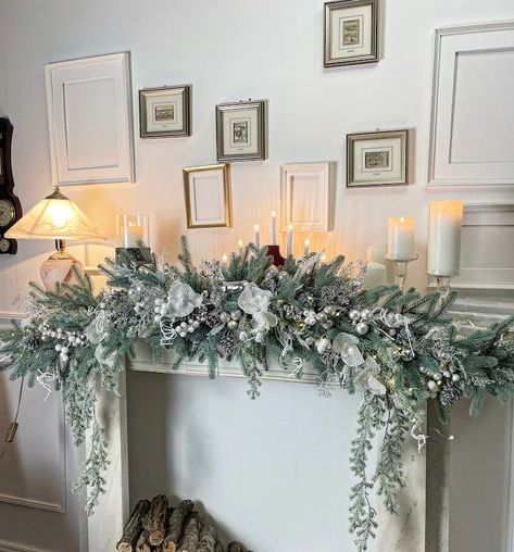 Victorian Christmas Fireplace Decorations, Christmas Mantle Swag Garlands, White Garland Christmas Decor, Christmas Mantelpiece Ideas, Door Frame Christmas Decorations, Mantle Decorations For Christmas, White Fireplace Christmas Decor, Garland Over Fireplace, Xmas Mantle Decorations