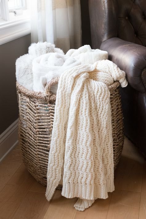 @homegoods basket filled with cozy throw blankets.  #HelloGorgeous Living Room Baskets, Comfy Blankets, Home Decor Baskets, Cozy Throw Blanket, Easy Home Decor, Apartment Living Room, A Blanket, Cozy Living Rooms, Throw Blankets