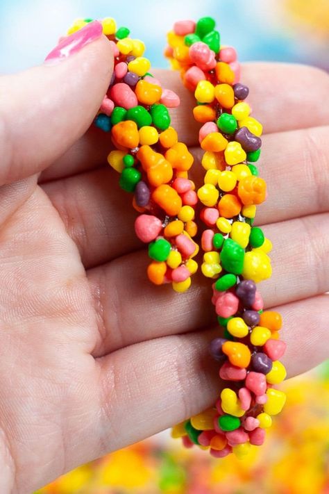 Learn how to make nerd ropes at home. Rainbow nerd ropes that are chewy, crunchy, and totally addictive. 2 ingredients are all you need! A fun Nerd candy treat to make and serve up to kids and adults. Or cut and make Nerd Clusters! Crunchy deliciousness. Nerd Clusters, Nerd Candy, Jurassic Birthday, Nerds Rope, Nerds Candy, Candy Truffles, Candy Recipes Homemade, Diy Candy, How To Make Homemade