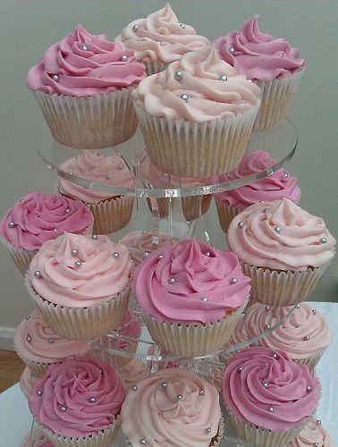 Pretty Pink Party, Pink Cake And Cupcakes, Sweet 16 Cake And Cupcakes, Pink Birthday Desserts, Pink Sweet 16 Birthday Cake, 13th Birthday Cupcakes Girl, Pink Party Desserts, Pink Sweet 16 Decorations Ideas, 17th Birthday Cupcakes