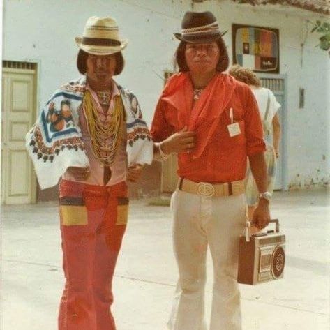 Colombian Men, Colombian Fashion, Colombian Culture, Mexican Fashion, Mexico Style, 70s Outfits, Indigenous Americans, Outfit Collage, Aesthetic People