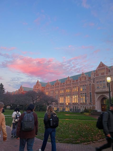 U Of Washington, Uw Seattle Aesthetic, College Town Aesthetic, Pretty Universities, Uw Aesthetic, University Of Washington Aesthetic, American College Aesthetic, Beautiful Universities, University Life Aesthetic