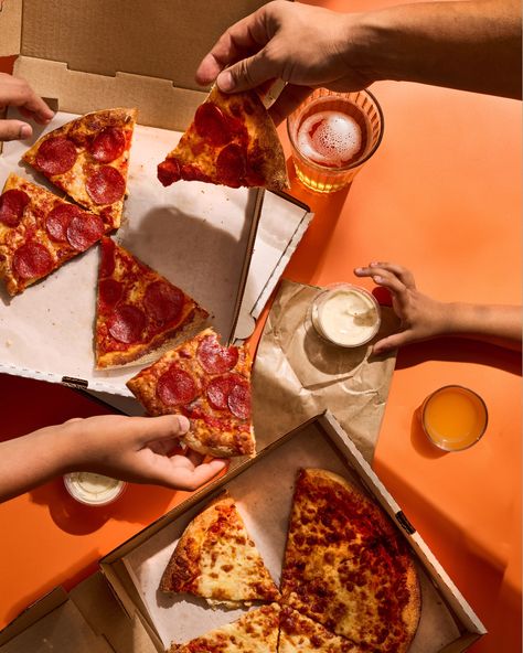 Pizza days are chaotic! for @eatcaptureshare_and@thelittleplantation Challenge 2 sharing #EatCaptureShare #ECSfoodpower@emmacroman@alysonsimplygrows Delicious pizza from our local spot @sunfirepizzeria and its alice approved so thats saying something! #pizza#foodphotograhy #lifestylephotography #pretzels #productphotography #vancouverfoodphotographer #vancouverphotographer #food #bread #baking Retro Pizza Aesthetic, Modern Pizza Restaurant Design, Pizza Product Photography, Pizza Photography Ideas, Pizza Party Aesthetic, Pizza Content, Pizza Food Photography, Pizza Shoot, Pizza Commercial