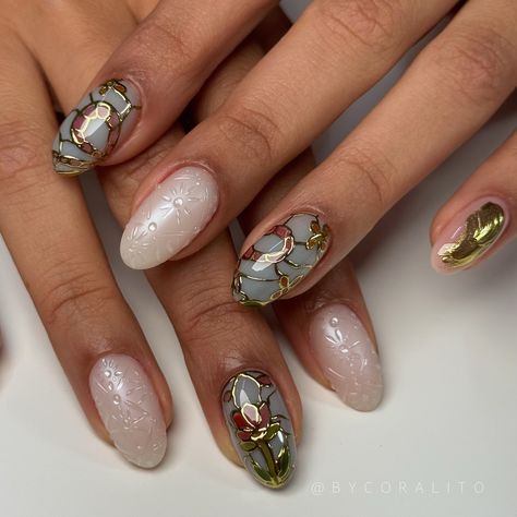 Stained glass nails? Claro que si Las ame!!!✨ Inspo: @innerbloom.nails @kokoistusa clear builder / peach base @ateliersalonsupply translucent gels @kokoistusa markers line color gel black para diseñar y adherir el chrome @kokoistusa ultra glossy non wipe top coat #nailsofinsta #nailswow #colorfulart #nailsonpoint #nailfeed #dndgelpolish #art #nailtrends #colors #gelcolor #classicnails #gelnailart #nailartwow #naildesigner #uñaslindas #linework #kokoist #madewithkokoist #stainedglassart Stained Glass Nail Art Design, Stained Glass Nails Designs, Stain Glass Window Nails, Innerbloom Nails, Stained Glass Nail Art, Mosaic Nails, Stained Glass Nails, Glass Nails Art, Glass Nail