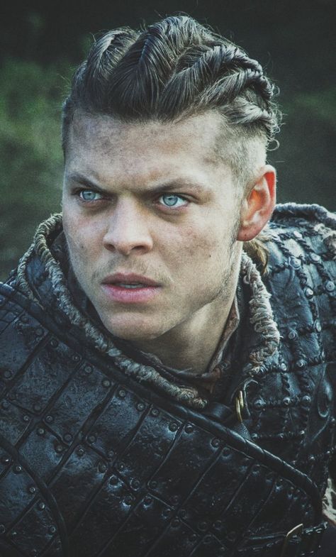 Alex Høgh Andersen as Ivar The Boneless in Vikings - my edit Idris Elba Style, Cregan Stark, Ivar Vikings, Viking Pictures, Alex Høgh Andersen, Viking Wallpaper, Long Curly Haircuts, Lip Art Makeup, Ivar The Boneless