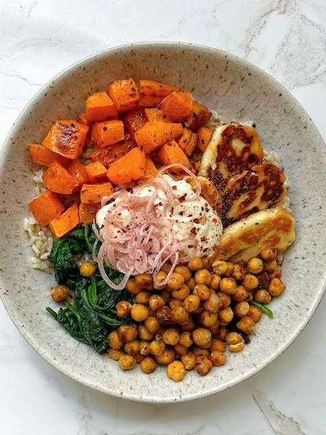 Winter Hot Honey Halloumi Bowl - by Carina Wolff Summer Bowl With Hot Honey Halloumi, Halloumi Buddha Bowl, Halloumi Rice Bowl, Halloumi Breakfast Recipes, Hot Honey Halloumi, Halloumi Sweet Potato, Halloumi Bowl, Honey Halloumi, Winter Bowl