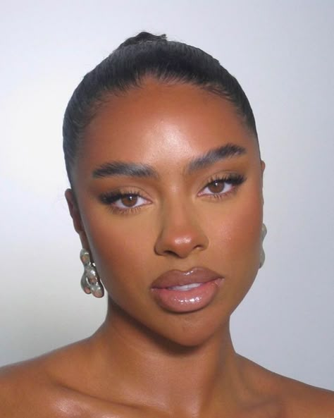 Soft Wedding Makeup Black Women, Simple Wedding Makeup Black Women, Straight Brows Black Women, Bronzy Makeup Look Brown Eyes, Bronze Makeup Black Women, Prom Makeup Simple, No Lashes Makeup, Bronzy Glowy Makeup, Nose Picture