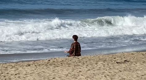 MEDITATE 🧘‍♂️ 130920 Minghao Meditating, Minghao Beach, Jisoo Seventeen, Witty Instagram Captions, Seventeen Minghao, Beach Video, Xu Minghao, Carat Seventeen, Seventeen Memes