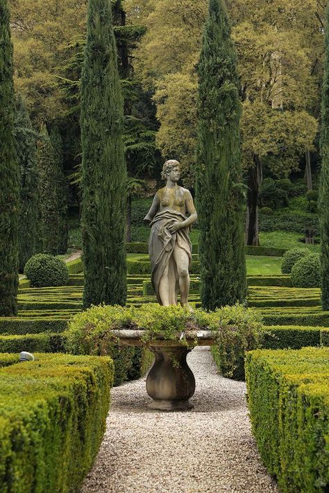 Rose Garden Landscape, Manor Garden, Versailles Garden, Formal Garden, Big Garden, Formal Gardens, French Garden, Growing Flowers, Garden Statues