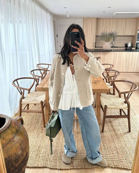 Puff Sleeve Shirt Outfit, Tie Front Top Outfit, Boston Clogs Outfit, Clog Outfits, Sleeve Shirt Outfit, Flat Shoes Outfit, Boston Clogs, Look Jean, Jeans And Flats