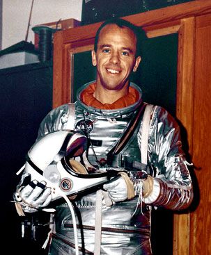 Astronaut Alan Shepard was the first American in space. Explorer 1, Project Mercury, History Questions, John Glenn, Earth And Space Science, Space Race, Astronauts In Space, The First Americans, Earth From Space