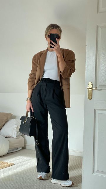 Office Outfits Women Trainers, Smart Casual Neutral Outfits, Tailor Trousers Women, Blazer With Trousers Women, Neutral Trainers Outfit, Trousers And Trainers Outfit, Trousers With Belt Outfit, London Smart Casual Outfit Women, Black Trousers Outfit Casual Winter