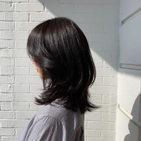 Ride the Female Korean (Hair) Wave of 2019 - KAvenyou.com Whimsical Hair, Strong Jawline, Haircut Inspiration, Wolf Cut, Scalp Health, Heart Face Shape, Trendy Haircuts, Unique Hairstyles, Split Ends