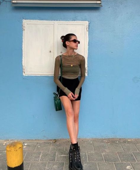 Simple Skirt, Elastic Skirt, Miniskirt Outfits, Girl Needs, Mode Inspo, Black Mini Skirt, Outfit Goals, Spring Summer Outfits, Black Mini