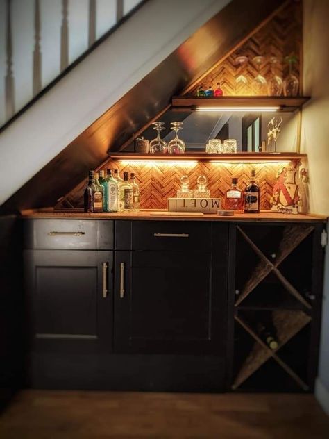 Small Bar Under Staircase, Dry Bar Under Stairs, Understairs Bar Ideas, Under Stair Bar, Understairs Bar, Bar Under Staircase, Under The Stairs Bar, Home Bar Designs Small Corner, Bar Closet