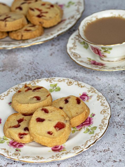 Cherry Shortbread biscuits for a traditional afternoon tea Traditional Shortbread Recipe, Cherry Shortbread, Biscuit Press, Short Bread, Christmas Shortbread, Shortbread Biscuits, School Cake, Tea Biscuits, Biscuit Bake