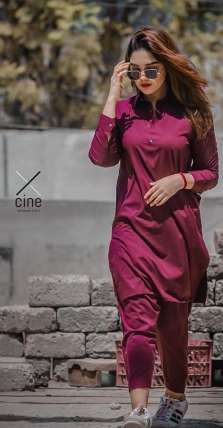 Stylish Frocks, Black Maxi Dresses, Daytime Glam, Stylish Kurtis Design, Frock Fashion, Chic Maxi Dresses, Womens Trendy Dresses, Pakistani Fashion Casual, Trendy Shirt Designs